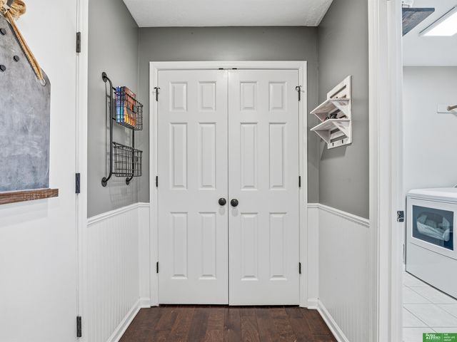 910 S 220th Street, Elkhorn, NE 68022