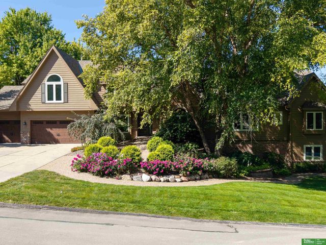 910 S 220th Street, Elkhorn, NE 68022