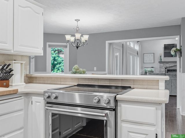910 S 220th Street, Elkhorn, NE 68022
