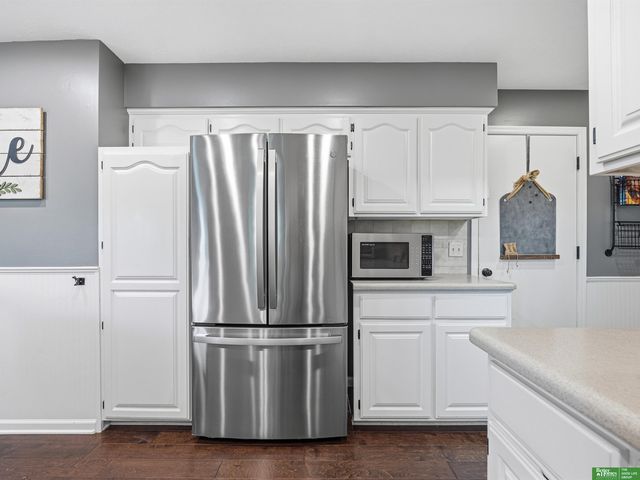 910 S 220th Street, Elkhorn, NE 68022