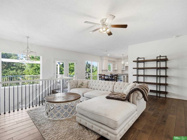 910 S 220th Street, Elkhorn, NE 68022