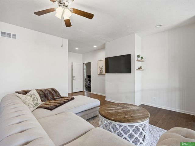 910 S 220th Street, Elkhorn, NE 68022