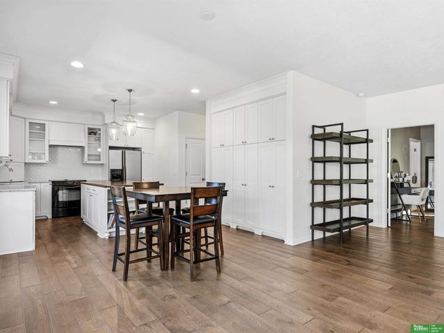 910 S 220th Street, Elkhorn, NE 68022