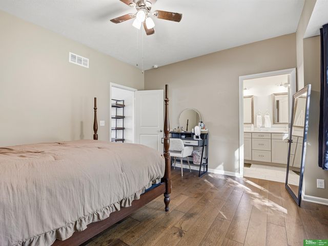 910 S 220th Street, Elkhorn, NE 68022