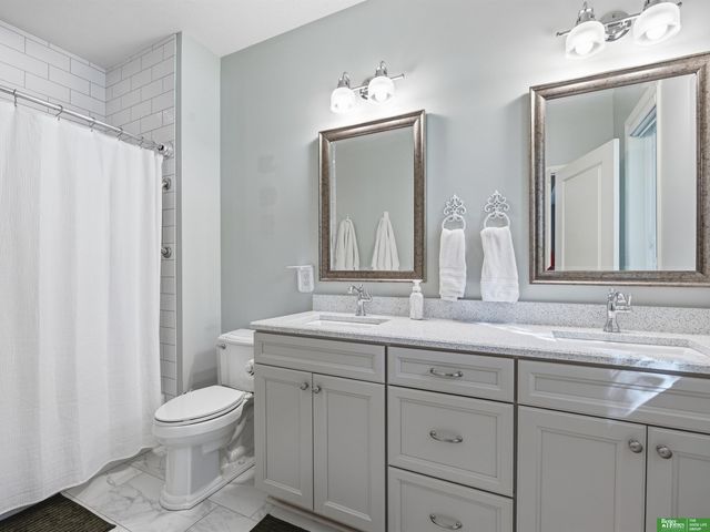 910 S 220th Street, Elkhorn, NE 68022
