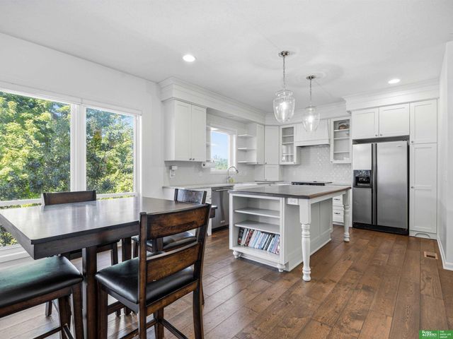 910 S 220th Street, Elkhorn, NE 68022