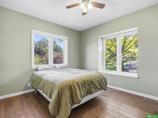 910 S 220th Street, Elkhorn, NE 68022