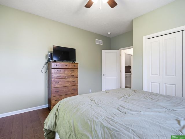910 S 220th Street, Elkhorn, NE 68022