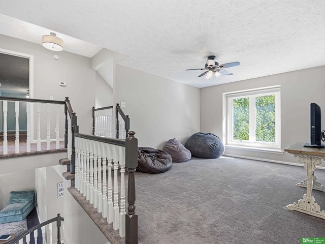 910 S 220th Street, Elkhorn, NE 68022