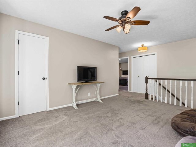 910 S 220th Street, Elkhorn, NE 68022