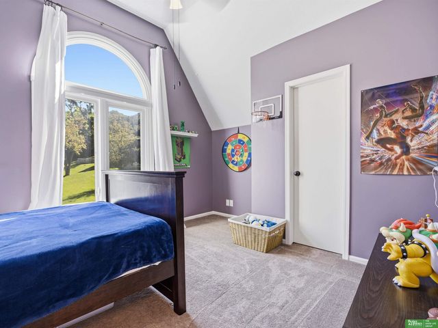 910 S 220th Street, Elkhorn, NE 68022