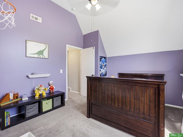 910 S 220th Street, Elkhorn, NE 68022