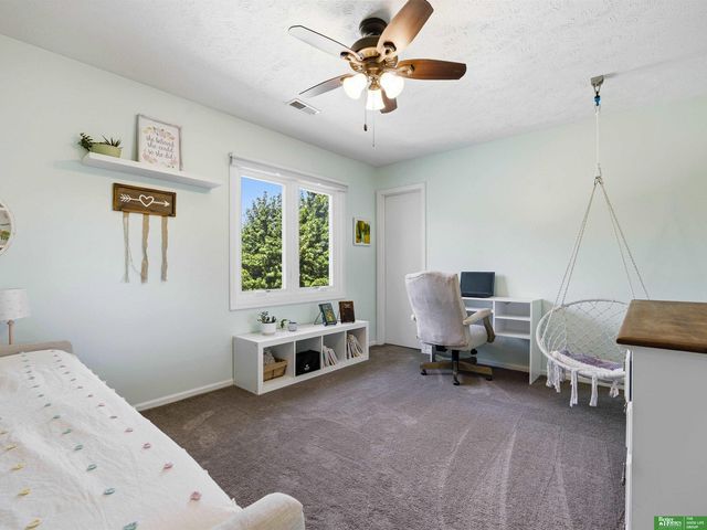 910 S 220th Street, Elkhorn, NE 68022