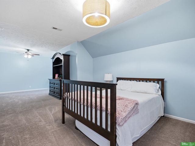 910 S 220th Street, Elkhorn, NE 68022