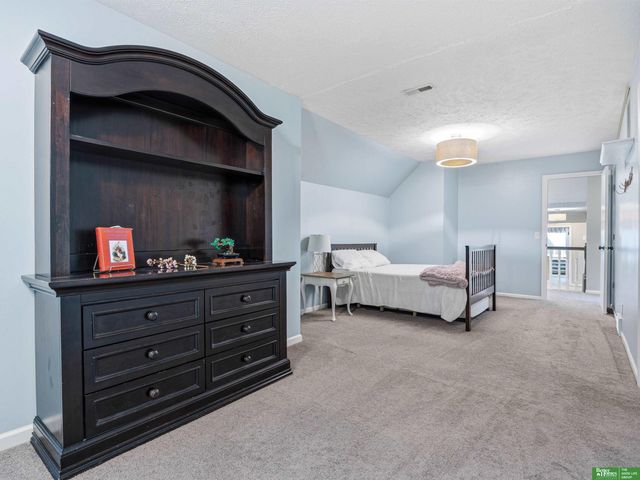 910 S 220th Street, Elkhorn, NE 68022