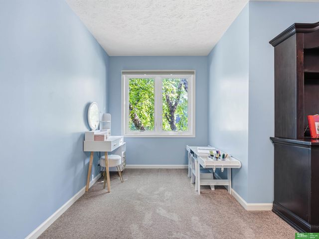 910 S 220th Street, Elkhorn, NE 68022
