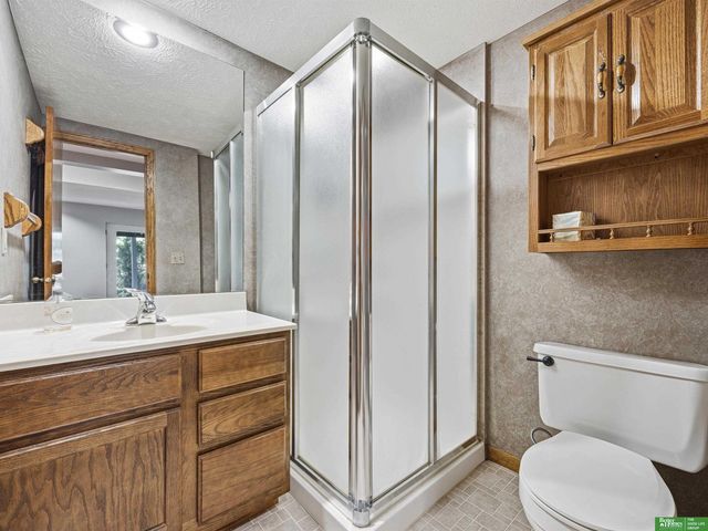 910 S 220th Street, Elkhorn, NE 68022