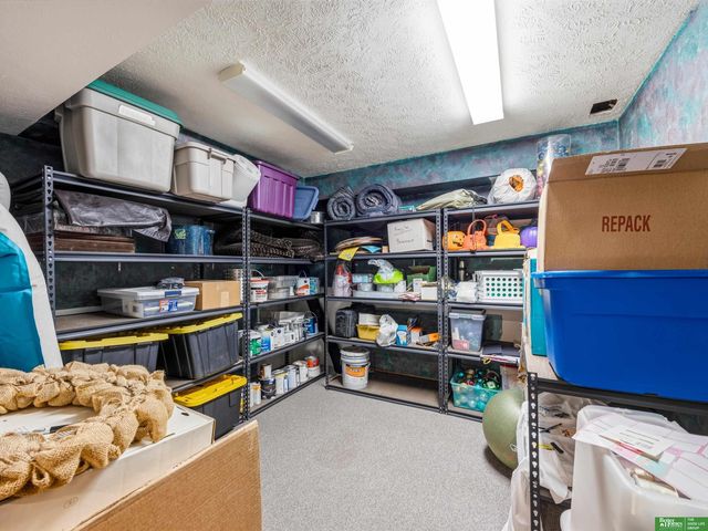 910 S 220th Street, Elkhorn, NE 68022