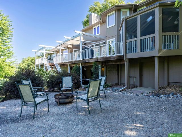 910 S 220th Street, Elkhorn, NE 68022