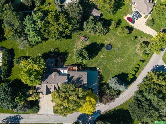 910 S 220th Street, Elkhorn, NE 68022