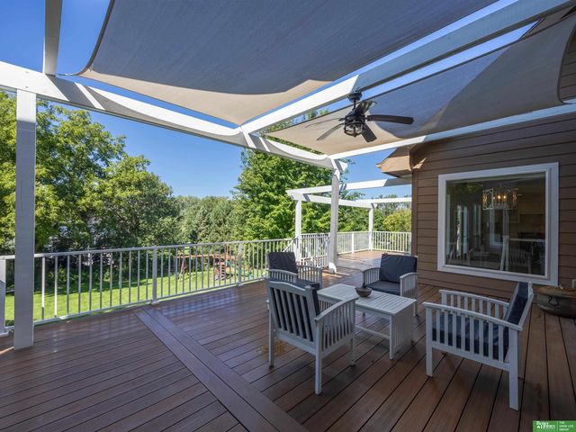 910 S 220th Street, Elkhorn, NE 68022