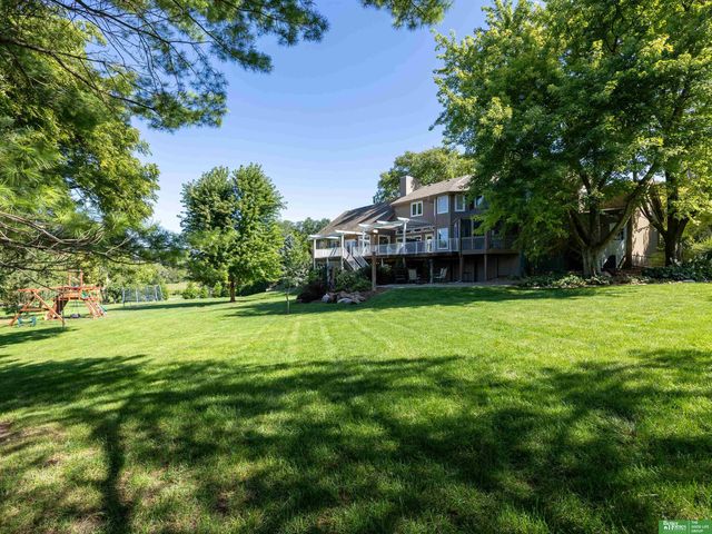 910 S 220th Street, Elkhorn, NE 68022