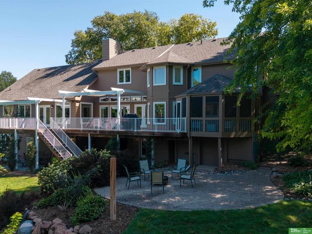 910 S 220th Street, Elkhorn, NE 68022