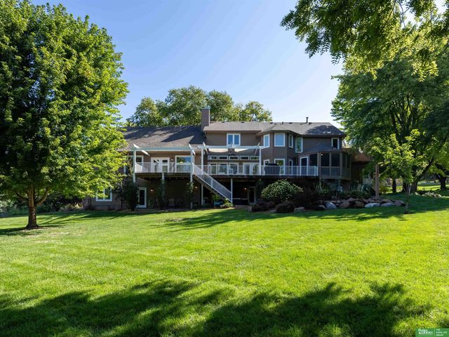 910 S 220th Street, Elkhorn, NE 68022
