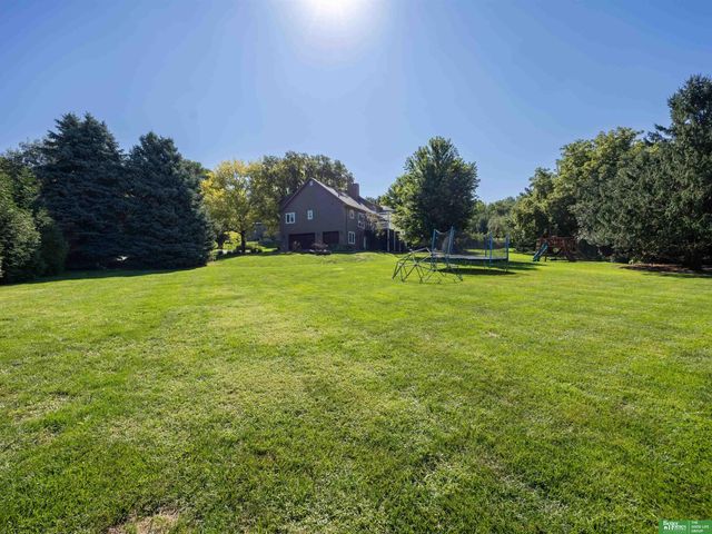 910 S 220th Street, Elkhorn, NE 68022