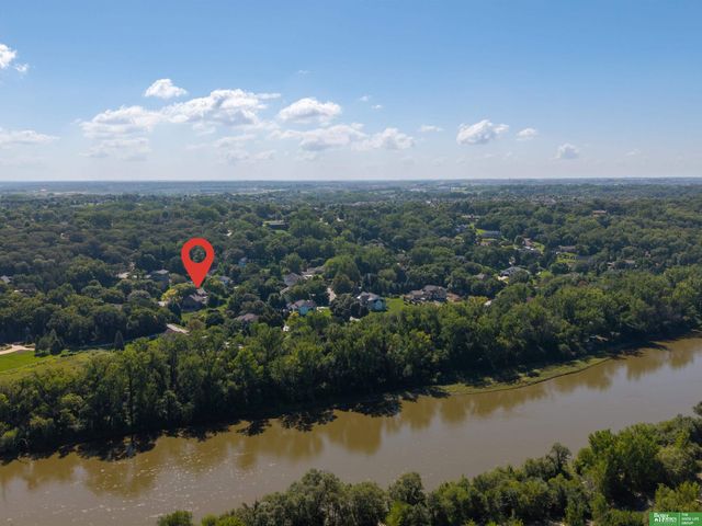 910 S 220th Street, Elkhorn, NE 68022