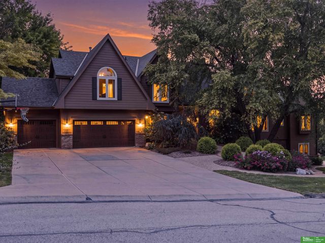 910 S 220th Street, Elkhorn, NE 68022