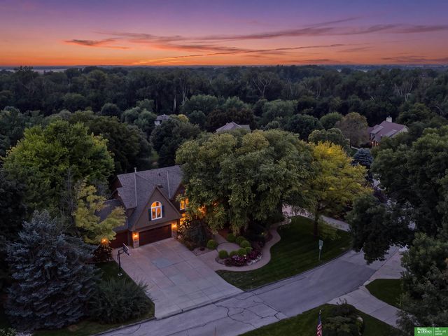 910 S 220th Street, Elkhorn, NE 68022