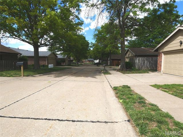 12228 Tarpon Drive, Florissant, MO 63033