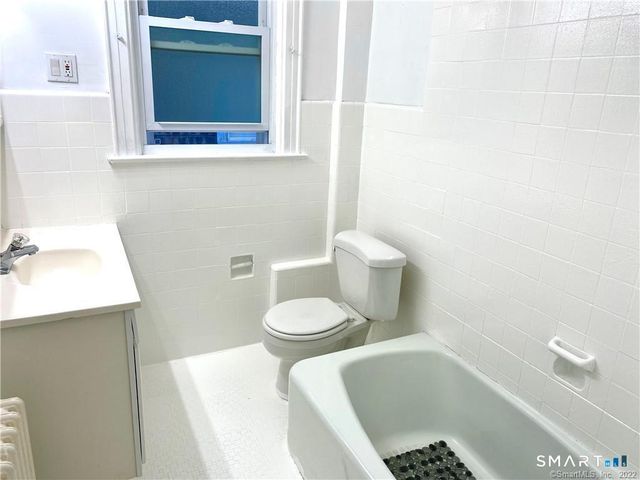 43 Mohegan Avenue 2, Stamford, CT 06902