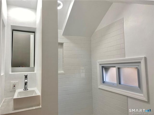 43 Mohegan Avenue 2, Stamford, CT 06902