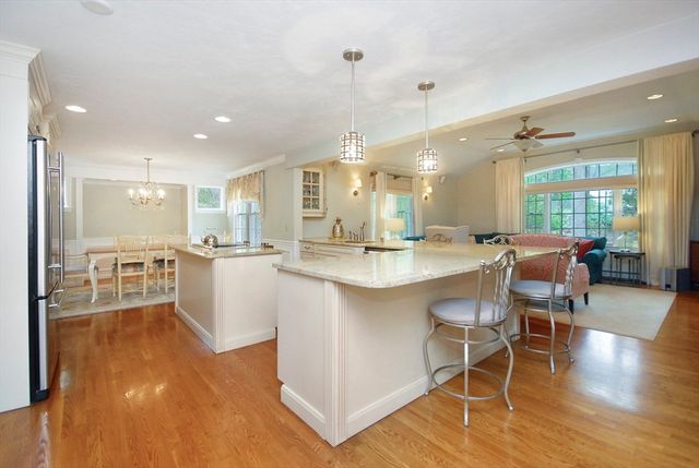 2 Blackthorne Cir, Hopkinton, MA 01748