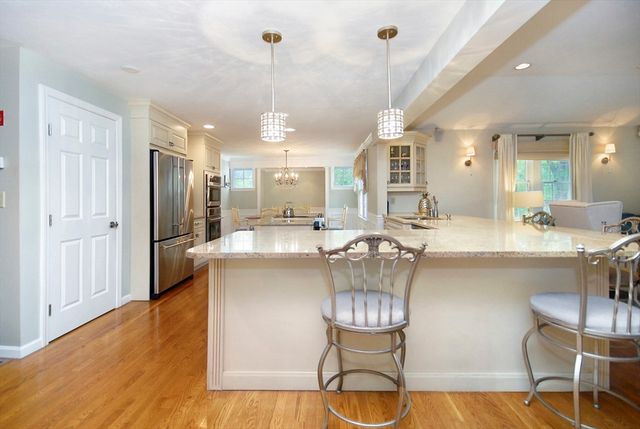 2 Blackthorne Cir, Hopkinton, MA 01748