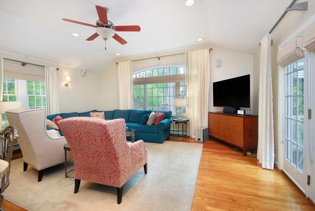 2 Blackthorne Cir, Hopkinton, MA 01748