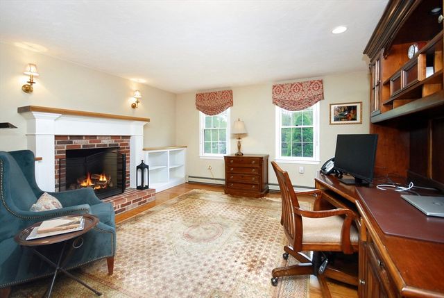 2 Blackthorne Cir, Hopkinton, MA 01748