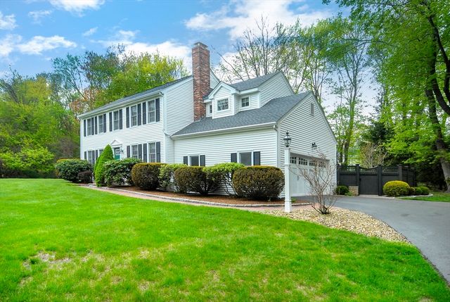 2 Blackthorne Cir, Hopkinton, MA 01748