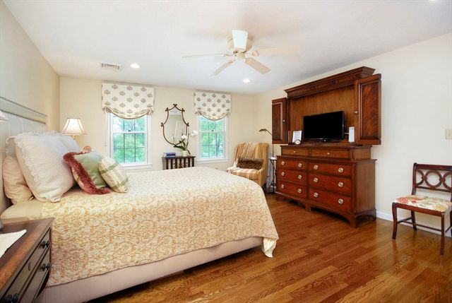 2 Blackthorne Cir, Hopkinton, MA 01748