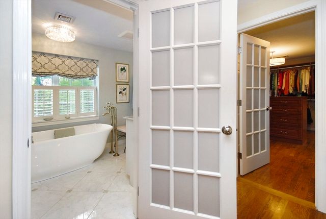 2 Blackthorne Cir, Hopkinton, MA 01748