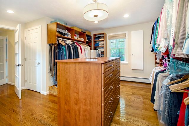 2 Blackthorne Cir, Hopkinton, MA 01748
