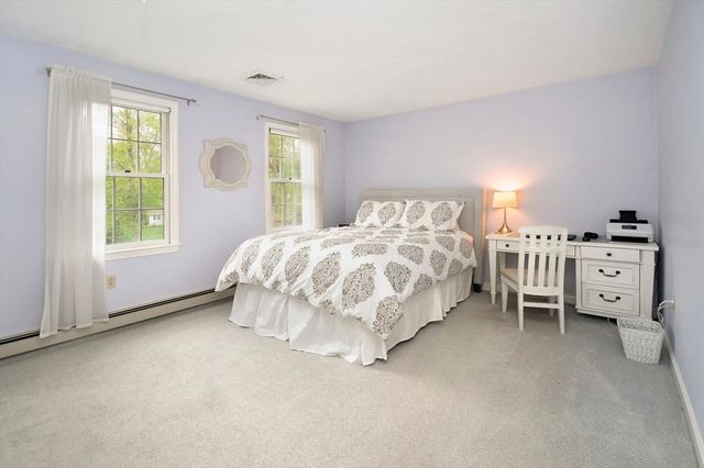 2 Blackthorne Cir, Hopkinton, MA 01748
