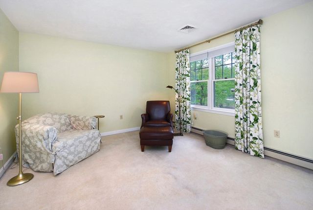 2 Blackthorne Cir, Hopkinton, MA 01748