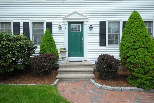 2 Blackthorne Cir, Hopkinton, MA 01748