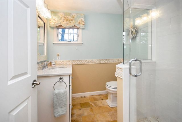 2 Blackthorne Cir, Hopkinton, MA 01748