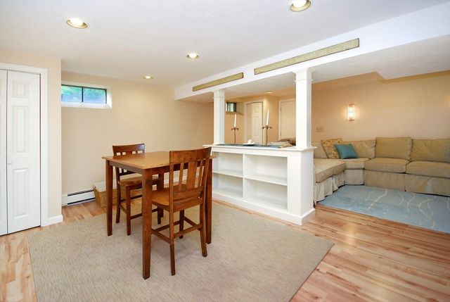2 Blackthorne Cir, Hopkinton, MA 01748