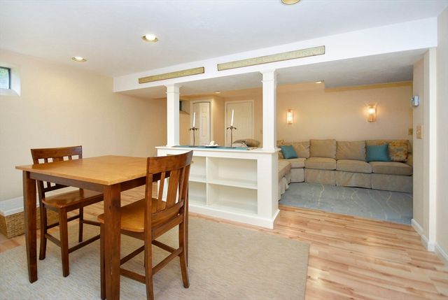 2 Blackthorne Cir, Hopkinton, MA 01748