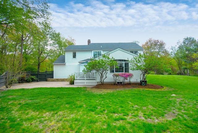 2 Blackthorne Cir, Hopkinton, MA 01748